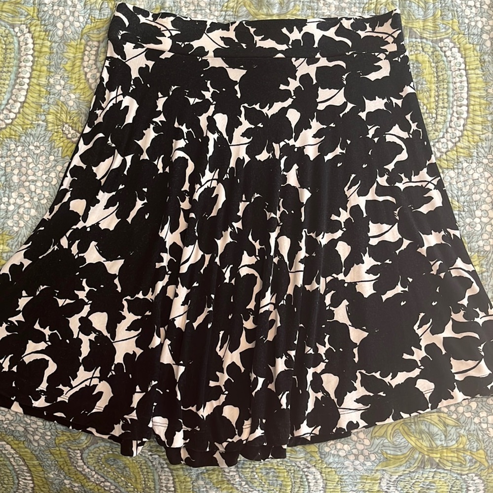 Elastic waist loft skirt